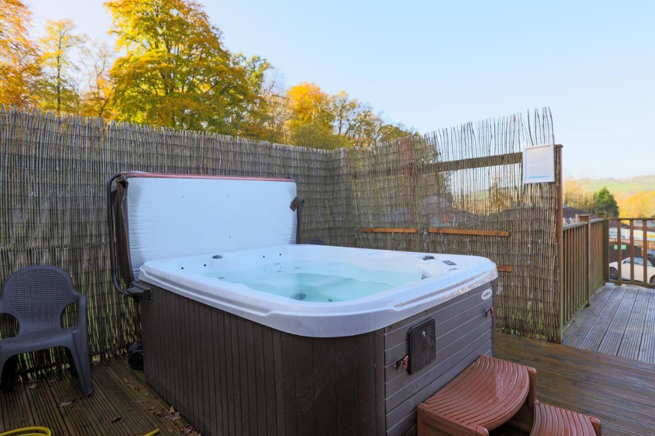 Devon Bliss - Pool View - In Devon